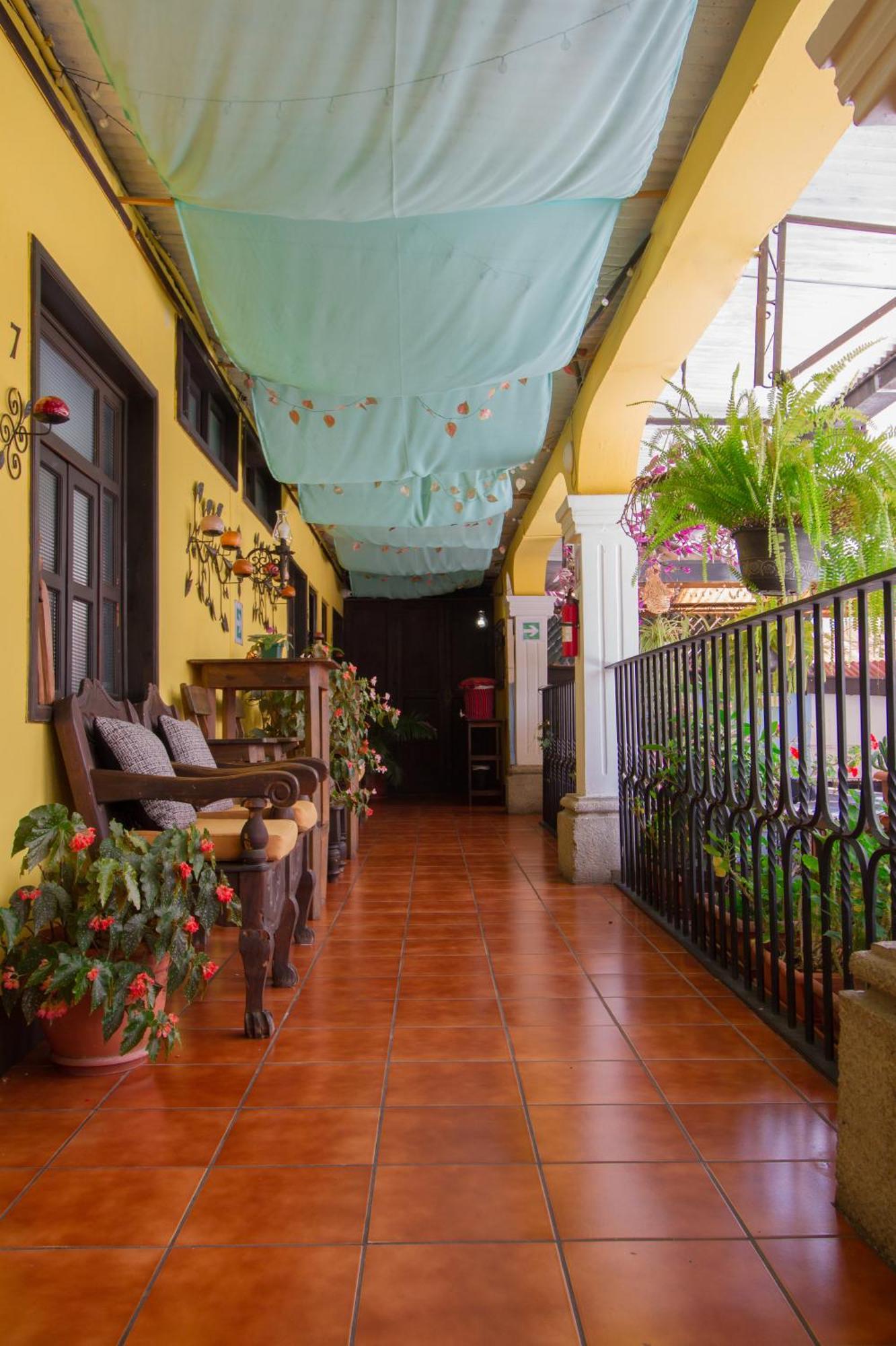 Posada Dona Luisa Antigua Exterior photo