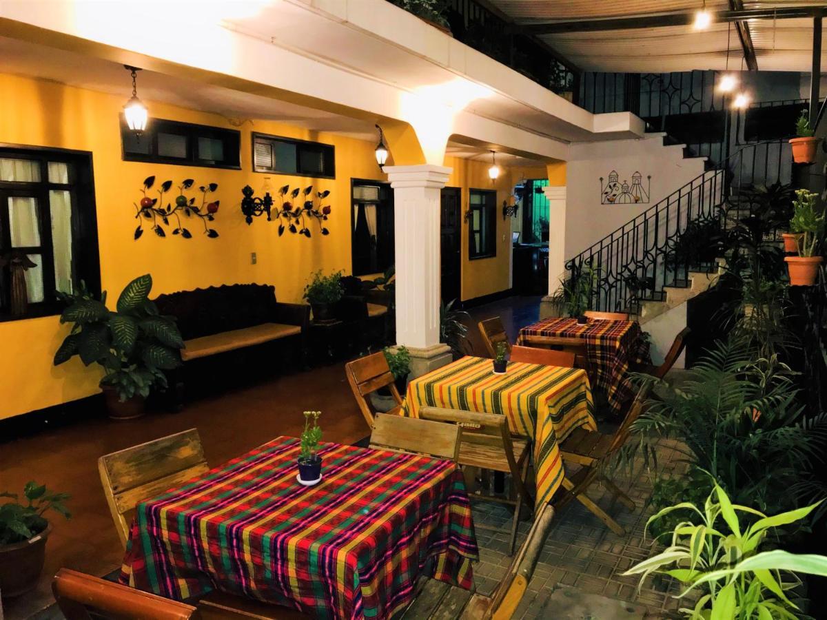 Posada Dona Luisa Antigua Exterior photo